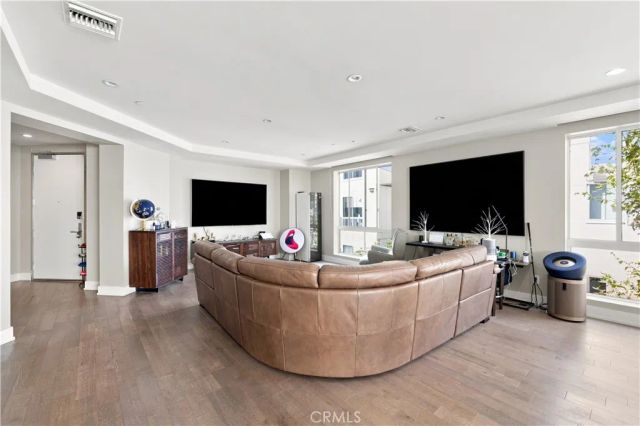 450 N Palm Dr 407, Beverly Hills, CA 90210