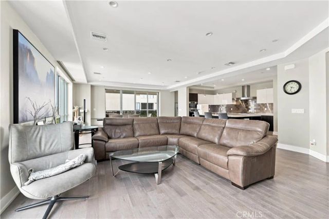 450 N Palm Dr 407, Beverly Hills, CA 90210