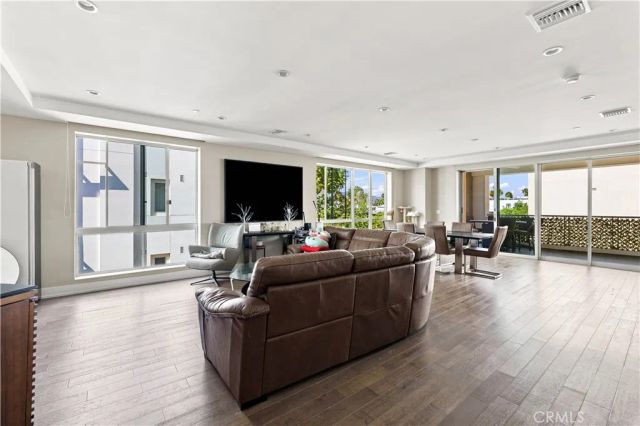 450 N Palm Dr 407, Beverly Hills, CA 90210