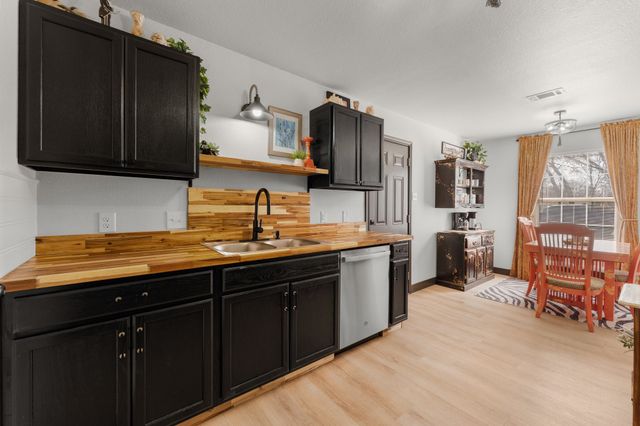 206 N Holloway Street, Cleburne, TX 76033