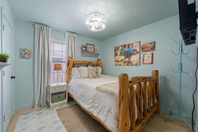 206 N Holloway Street, Cleburne, TX 76033