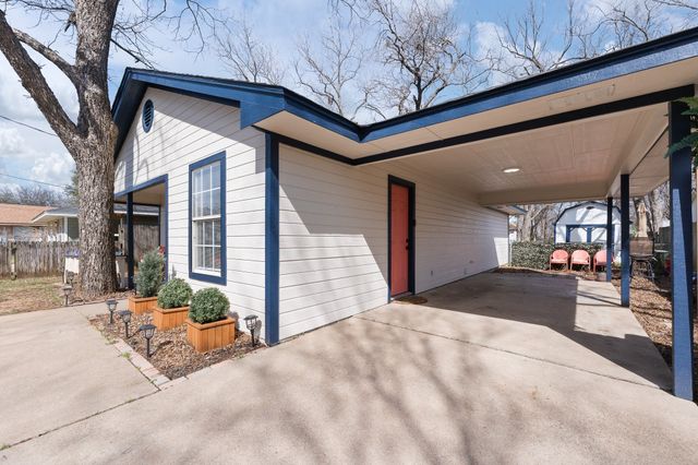 206 N Holloway Street, Cleburne, TX 76033