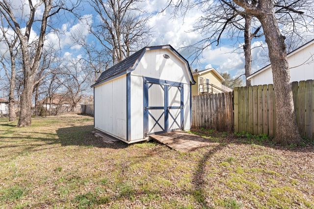 206 N Holloway Street, Cleburne, TX 76033
