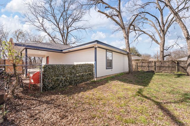 206 N Holloway Street, Cleburne, TX 76033