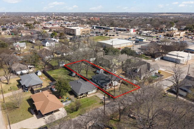 206 N Holloway Street, Cleburne, TX 76033