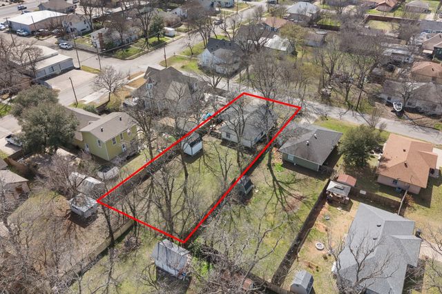 206 N Holloway Street, Cleburne, TX 76033