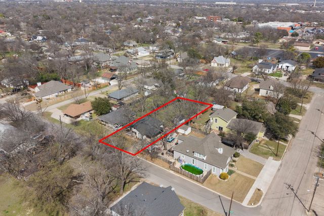 206 N Holloway Street, Cleburne, TX 76033