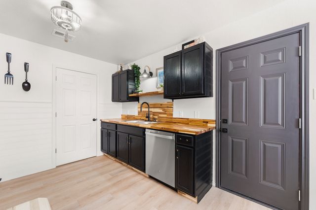 206 N Holloway Street, Cleburne, TX 76033