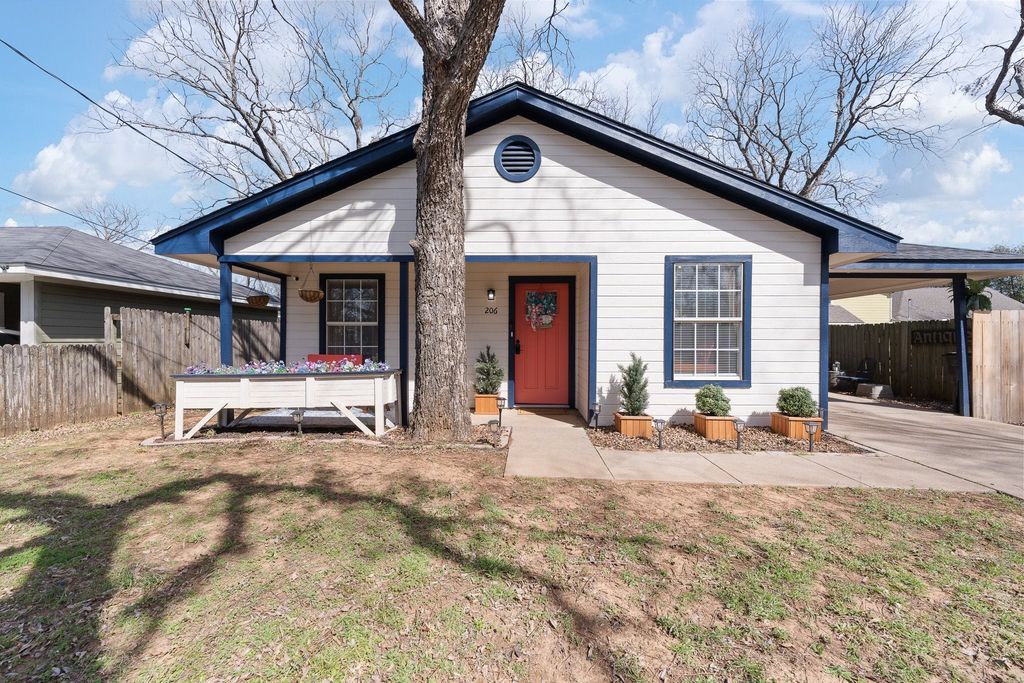 206 N Holloway Street, Cleburne, TX 76033