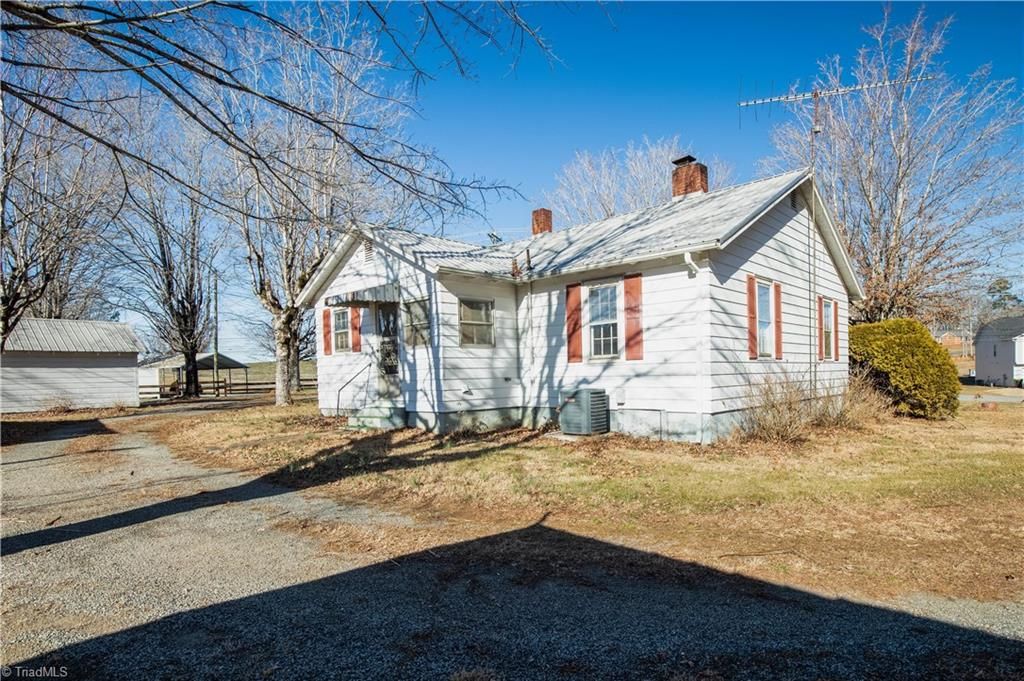 2226 Holloway Church Road, Lexington, NC 27292