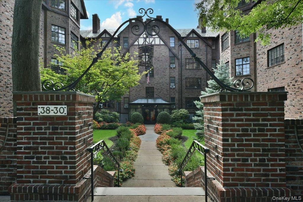 38-30 Douglaston Parkway 4B, Douglaston, NY 11363 — exterior