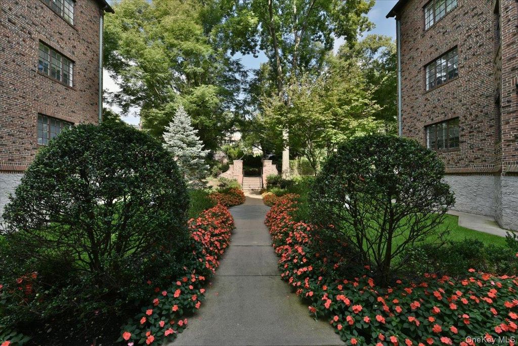 38-30 Douglaston Parkway 4B, Douglaston, NY 11363 — photo 3