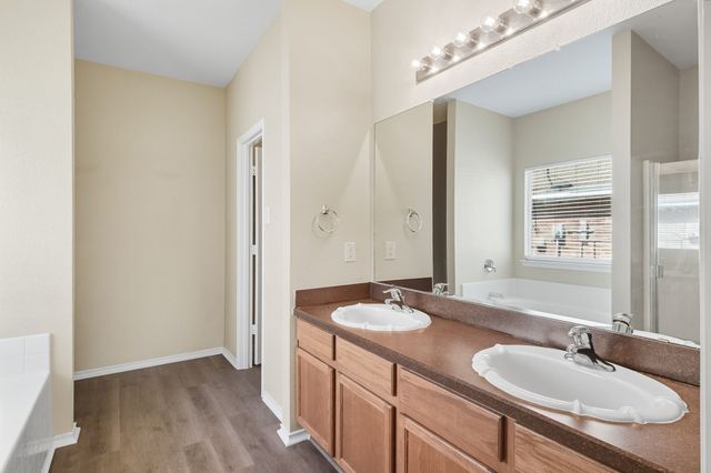 909 Hannah Way, Dallas, TX 75253