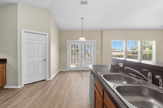 909 Hannah Way, Dallas, TX 75253