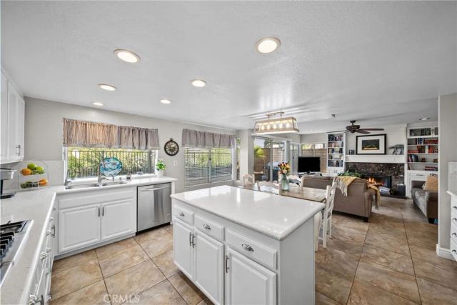 27576 Artine, Saugus, CA 91350