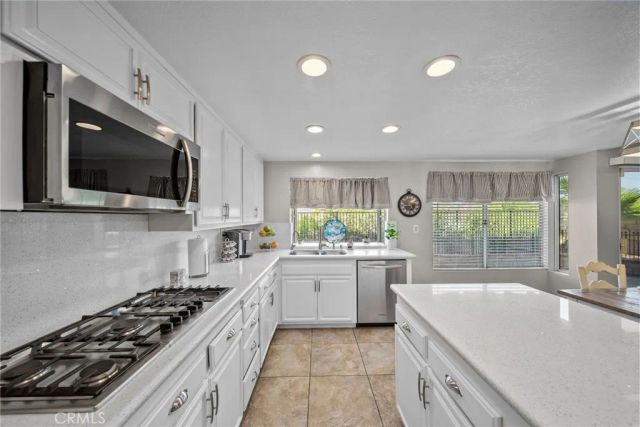 27576 Artine, Saugus, CA 91350