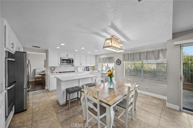 27576 Artine, Saugus, CA 91350