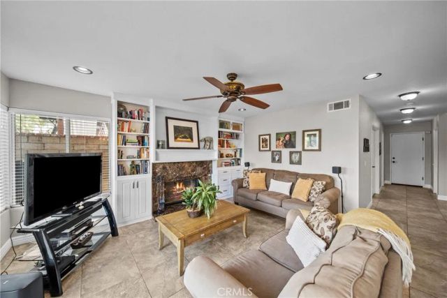 27576 Artine, Saugus, CA 91350