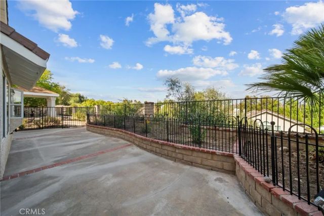 27576 Artine, Saugus, CA 91350