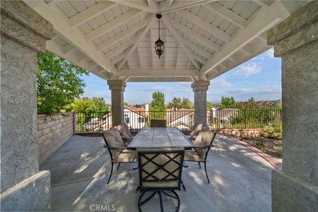 27576 Artine, Saugus, CA 91350