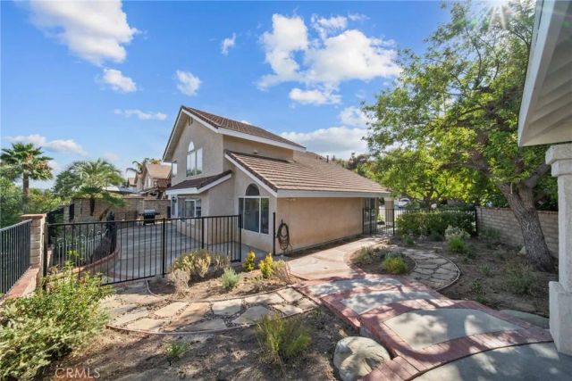 27576 Artine, Saugus, CA 91350