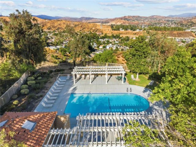 27576 Artine, Saugus, CA 91350