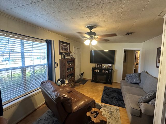 309 Elm Street, Whitesboro, TX 76273