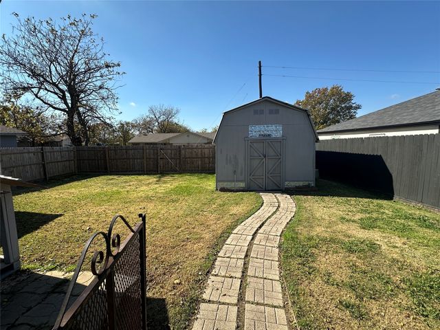 309 Elm Street, Whitesboro, TX 76273