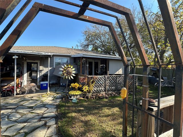 309 Elm Street, Whitesboro, TX 76273