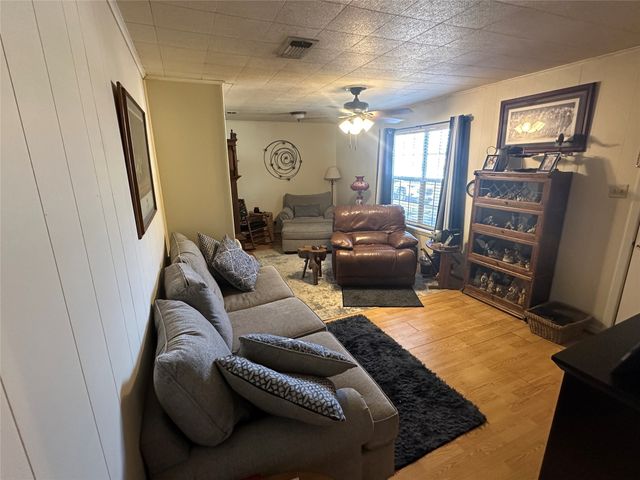 309 Elm Street, Whitesboro, TX 76273