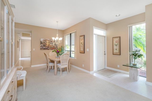 135 Old Meadow Way, Palm Beach Gardens, FL 33418