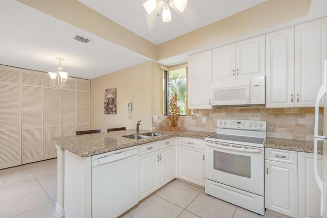 135 Old Meadow Way, Palm Beach Gardens, FL 33418