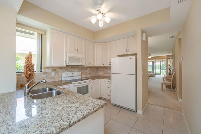 135 Old Meadow Way, Palm Beach Gardens, FL 33418