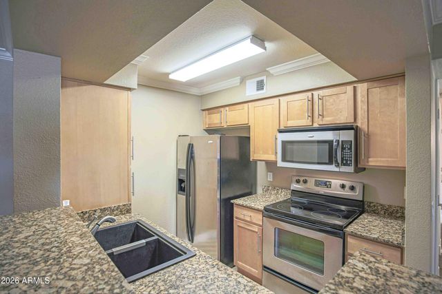 2025 E CAMPBELL Avenue 140, Phoenix, AZ 85016