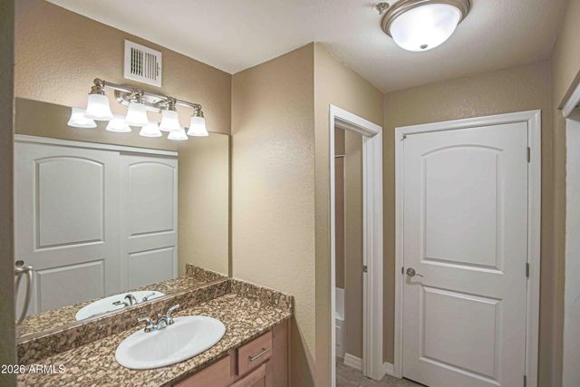 2025 E CAMPBELL Avenue 140, Phoenix, AZ 85016