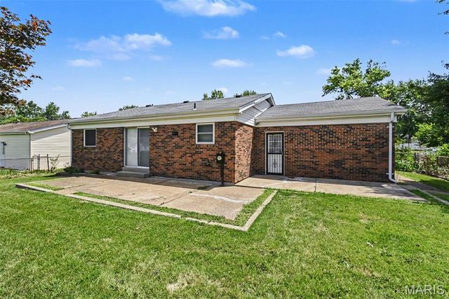 4057 Fox Island Drive, Florissant, MO 63034