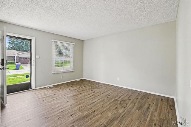 4057 Fox Island Drive, Florissant, MO 63034