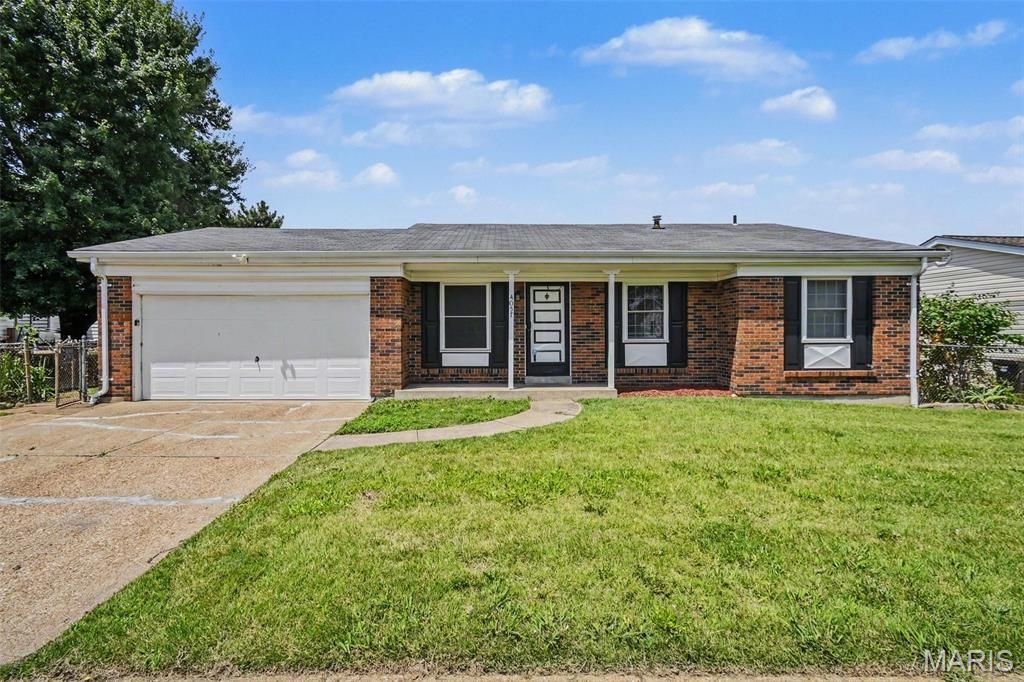 4057 Fox Island Drive, Florissant, MO 63034