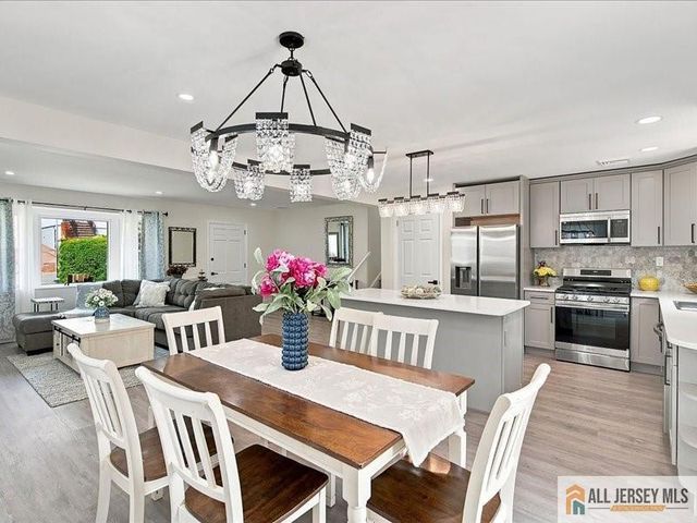 13 Glencourt Avenue, Edison, NJ 08837