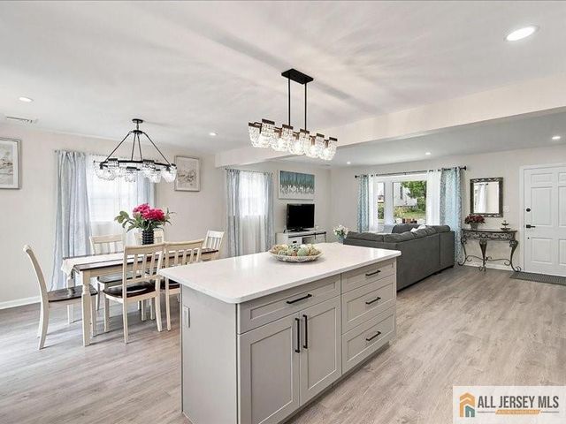 13 Glencourt Avenue, Edison, NJ 08837