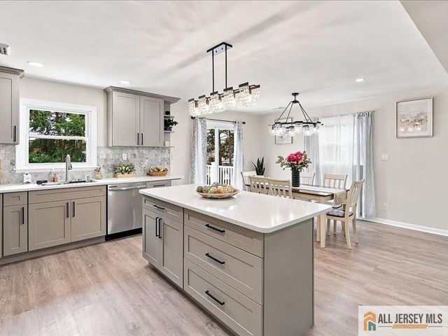 13 Glencourt Avenue, Edison, NJ 08837