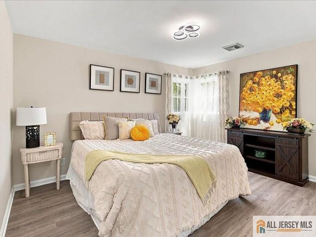 13 Glencourt Avenue, Edison, NJ 08837