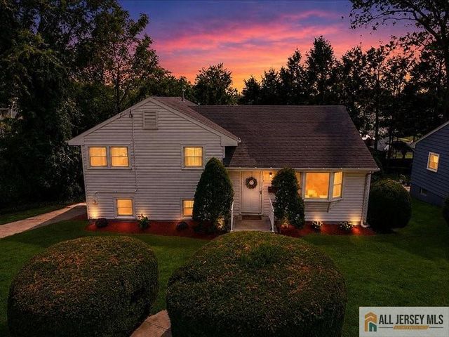 13 Glencourt Avenue, Edison, NJ 08837