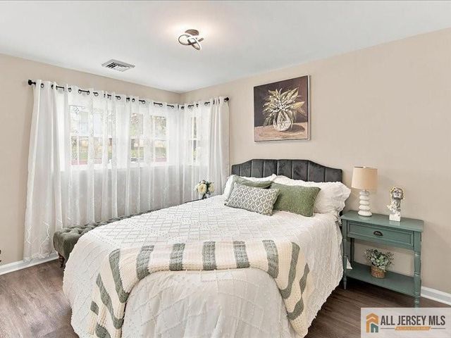 13 Glencourt Avenue, Edison, NJ 08837