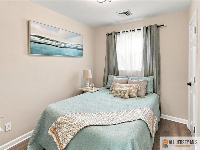 13 Glencourt Avenue, Edison, NJ 08837