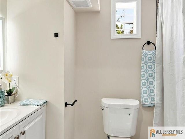 13 Glencourt Avenue, Edison, NJ 08837