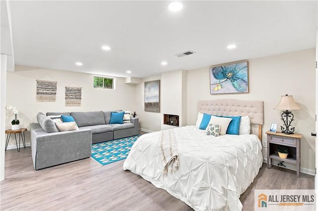 13 Glencourt Avenue, Edison, NJ 08837