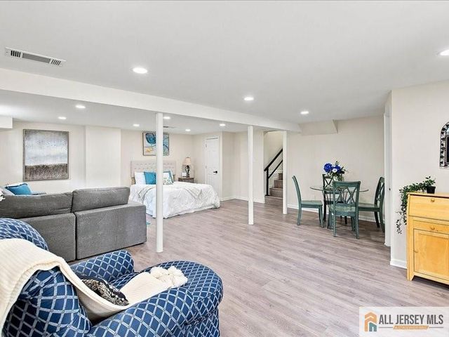 13 Glencourt Avenue, Edison, NJ 08837