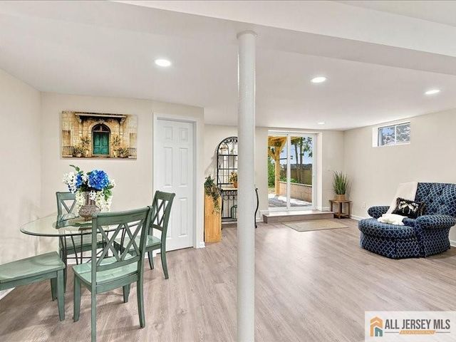 13 Glencourt Avenue, Edison, NJ 08837