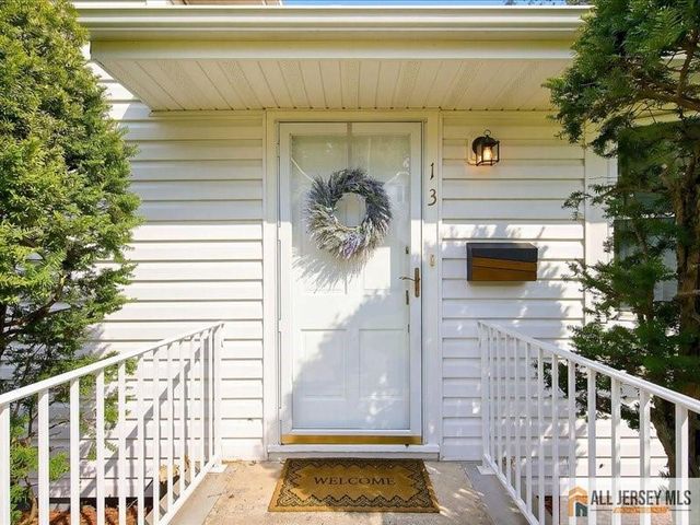 13 Glencourt Avenue, Edison, NJ 08837